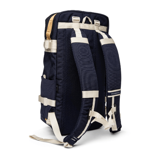 nautical wander pack with adjustable and removable shoulder straps